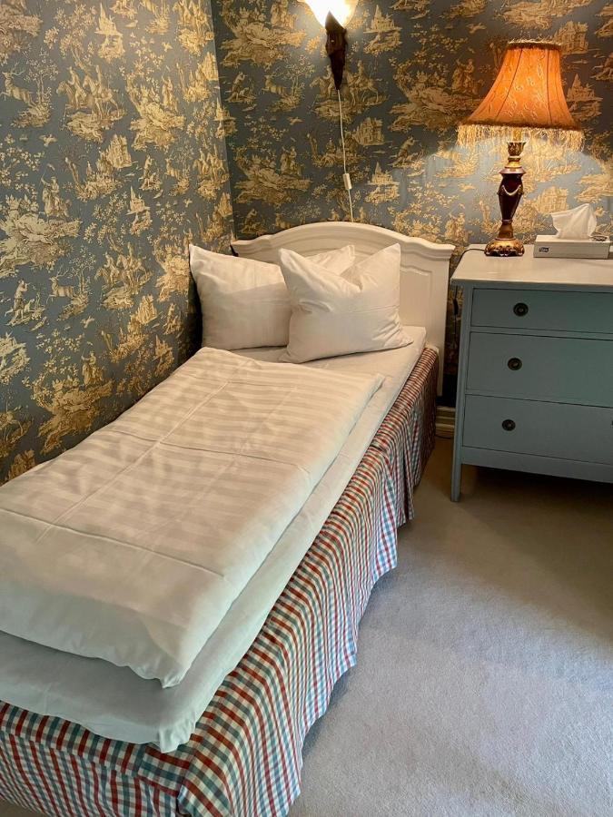 Apertins Hotell Kil Exterior foto